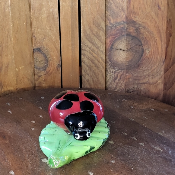 Glass Ladybug on Leaf Figurine - Picture 6 of 15